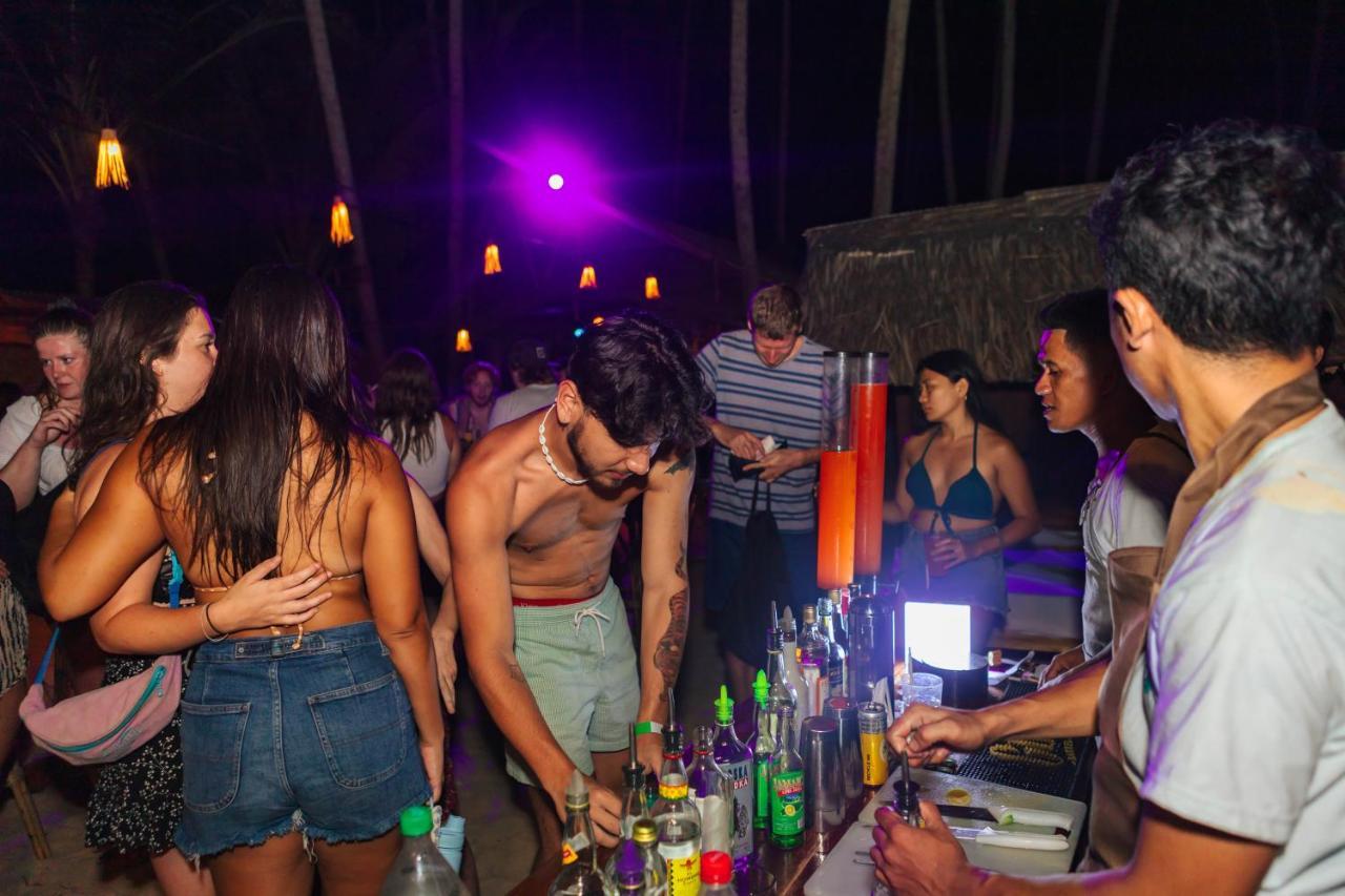 Mad Monkey Hostel Nacpan Beach (Adults Only) Ель-Нідо Екстер'єр фото